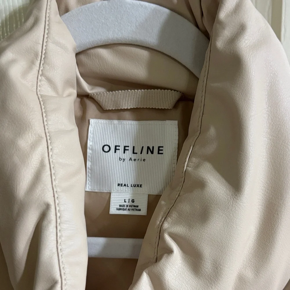 Aerie Beige Puffer Vest - Picture 2 of 3